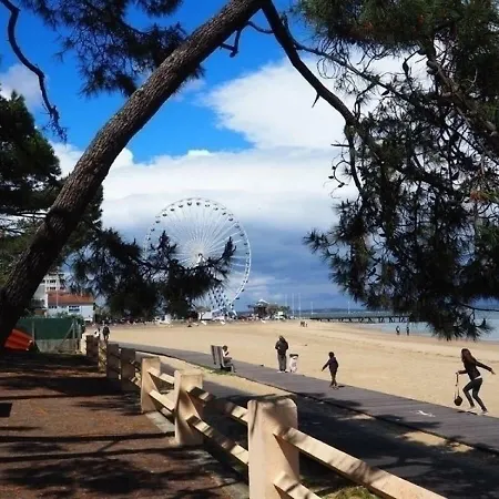 Studio Cabine 4 Personnes Proche Du Centre D'arcachon Avec Terrasse Exposee Sud Et Acces Direct Plage Appartement